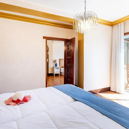 Toscana Indoor Heated Pool, Sea View אדחה