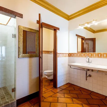 דירה Toscana Indoor Heated Pool, Sea View אדחה