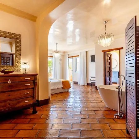 Toscana Indoor Heated Pool, Sea View דירה