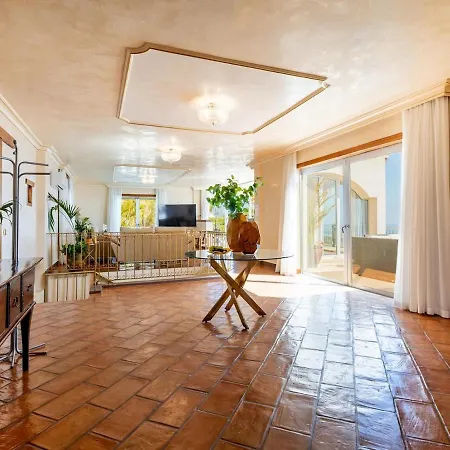 Toscana Indoor Heated Pool, Sea View דירה
