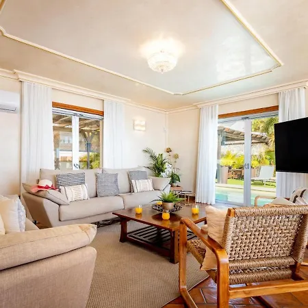 דירה Toscana Indoor Heated Pool, Sea View אדחה